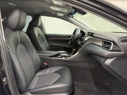 Used 2019 Toyota Camry SE image 14