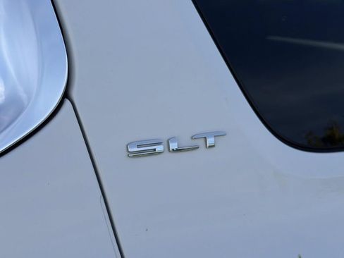 Used 2023 GMC Acadia SLT w/ Preferred Package image 6