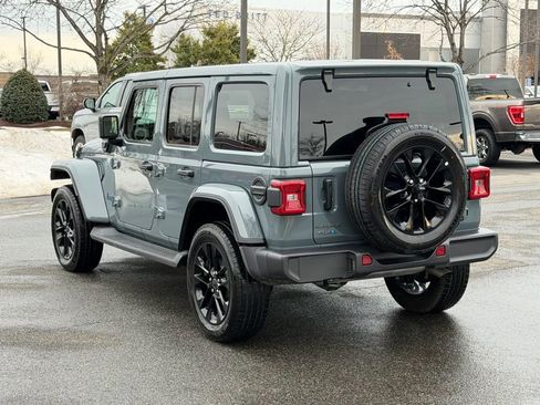 Used 2025 Jeep Wrangler Unlimited Sahara image 9