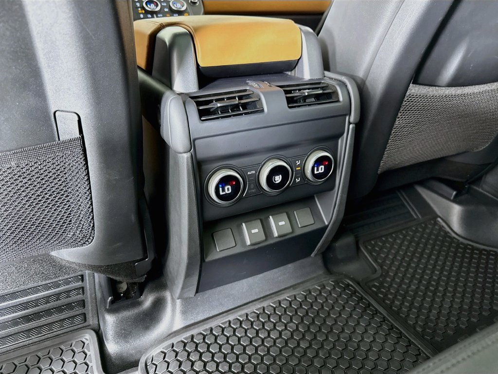 Used 2023 Land Rover Defender 110 X-Dynamic SE AWD/4WD image 16