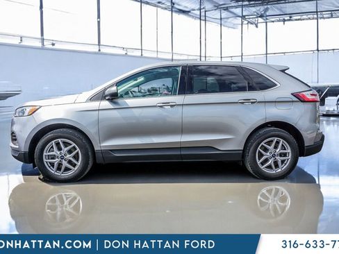 Used 2022 Ford Edge SEL w/ Convenience Package image 2