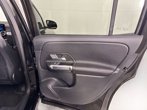Used 2025 Mercedes-Benz GLB 250 image 31