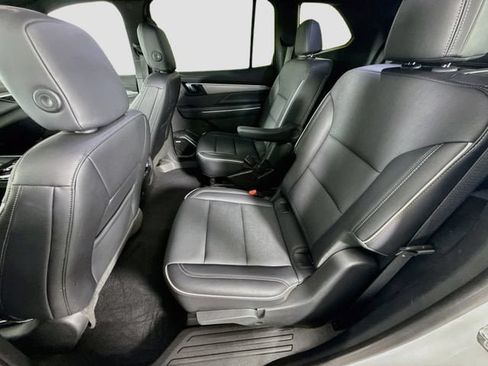 Used 2025 Buick Enclave Preferred AWD/4WD image 25