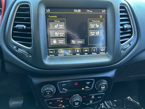 Used 2021 Jeep Compass Trailhawk AWD/4WD image 11