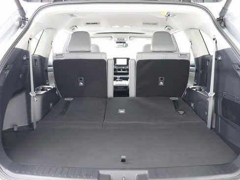 Used 2024 Toyota Highlander XLE image 36