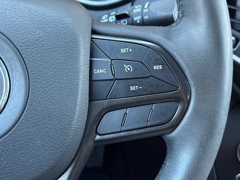Used 2022 Jeep Cherokee Trailhawk w/ Comfort/Convenience Group AWD/4WD image 37