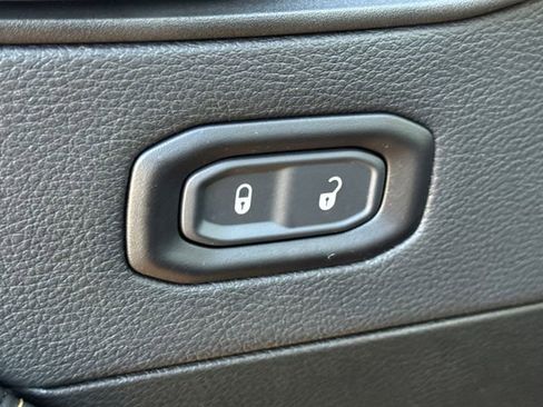 Used 2025 Jeep Gladiator Sport image 21