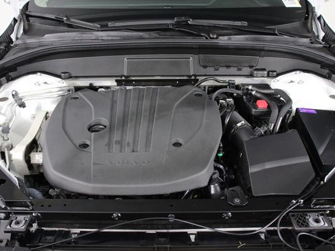 Certified 2025 Volvo XC60 B5 Core image 24
