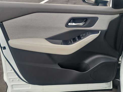 Used 2023 Nissan Rogue SV image 13