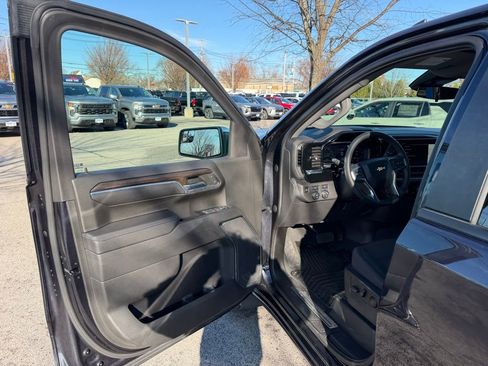 Used 2023 Chevrolet Silverado 1500 LT image 10