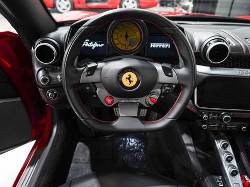 Used 2020 Ferrari Portofino image 15
