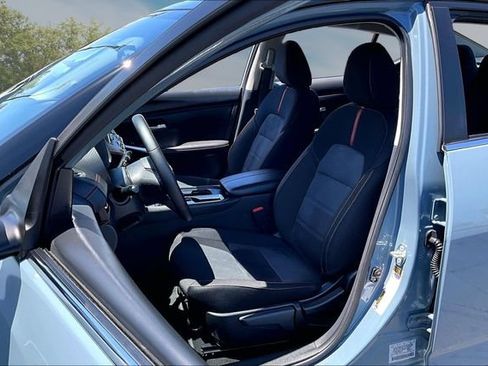 Certified 2025 Nissan Sentra SR w/ Trunk Package FWD image 20