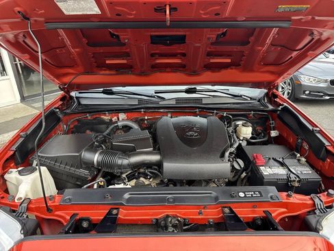 Used 2017 Toyota Tacoma TRD Sport w/ Tow Package AWD/4WD image 14