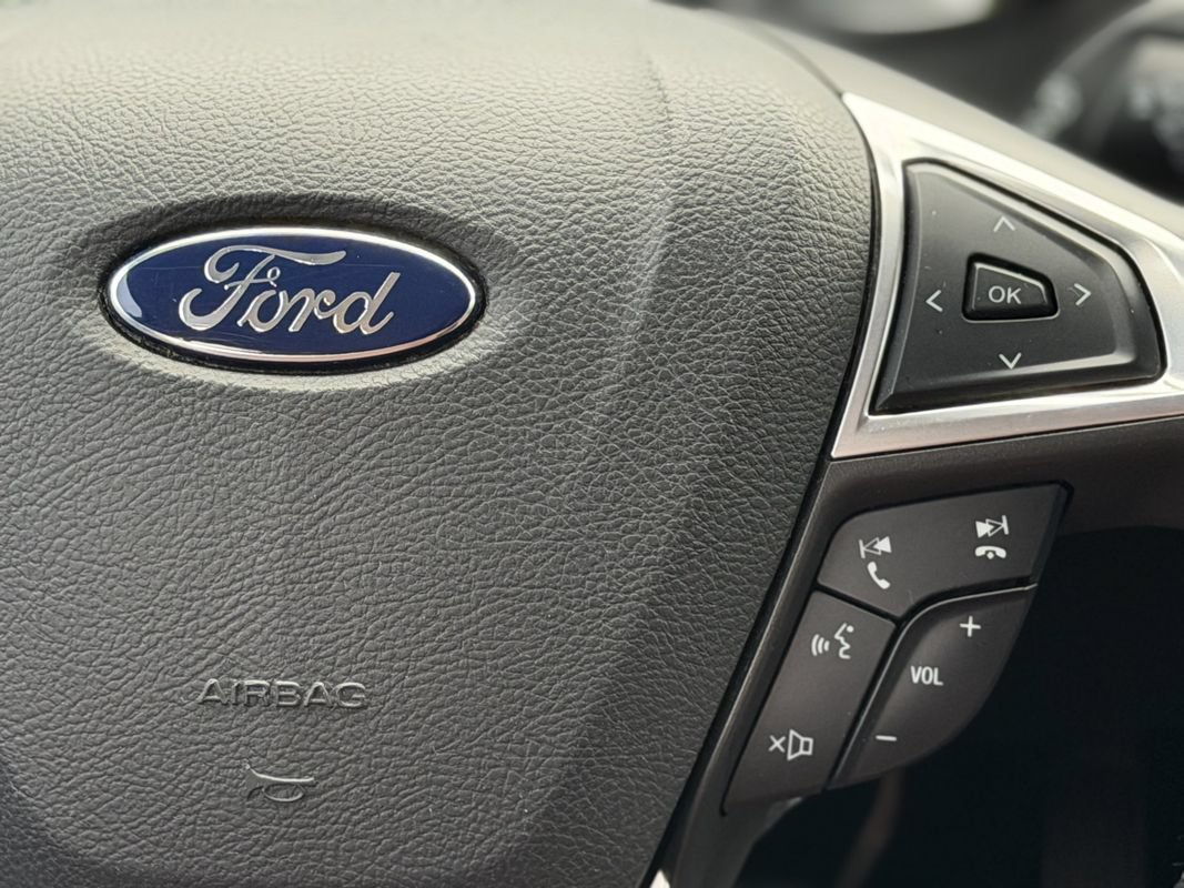 Used 2015 Ford Fusion SE w/ Equipment Group 202A FWD image 18