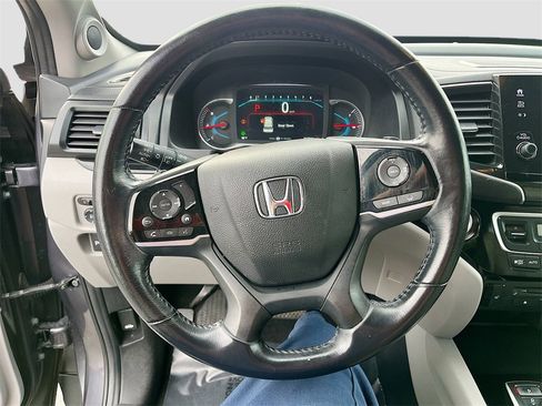 Used 2021 Honda Pilot Touring image 11