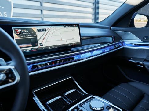 Used 2025 BMW 760i xDrive w/ Executive Package AWD/4WD image 68