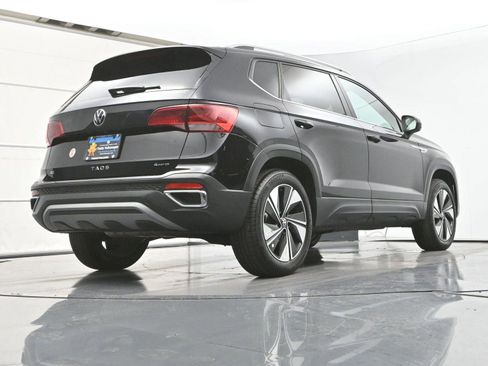 Used 2024 Volkswagen Taos SE image 33