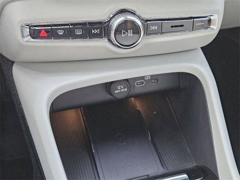 Certified 2025 Volvo XC40 B5 Ultra w/ Climate Package image 21