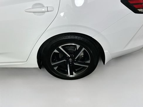 Used 2024 Nissan Sentra SV FWD image 11