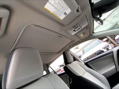 Used 2018 Toyota RAV4 XLE image 14