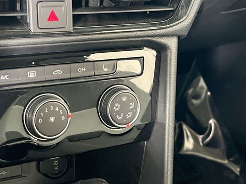 Used 2023 Volkswagen Taos SE image 19