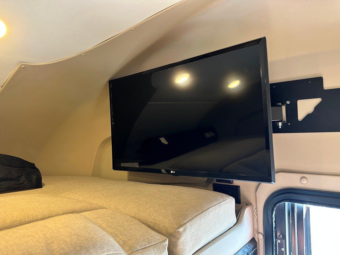 Used 2019 Mercedes-Benz Sprinter 170 image 32