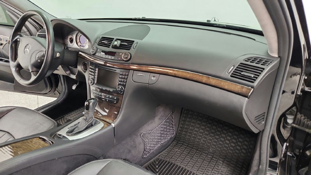Used 2005 Mercedes-Benz E 55 AMG Sedan image 27