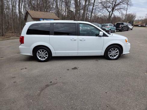 Used 2020 Dodge Grand Caravan SXT image 7