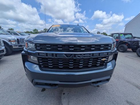 Used 2020 Chevrolet Silverado 1500 Custom w/ Custom Value Package AWD/4WD image 4
