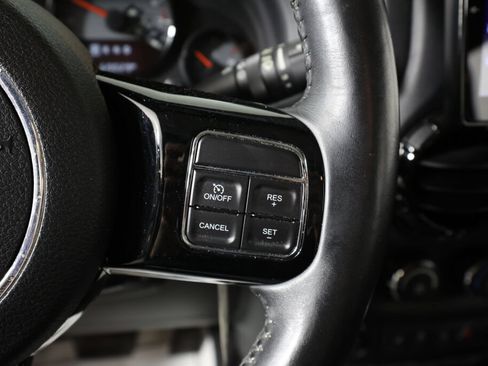 Used 2017 Jeep Wrangler Unlimited Sahara AWD/4WD image 31