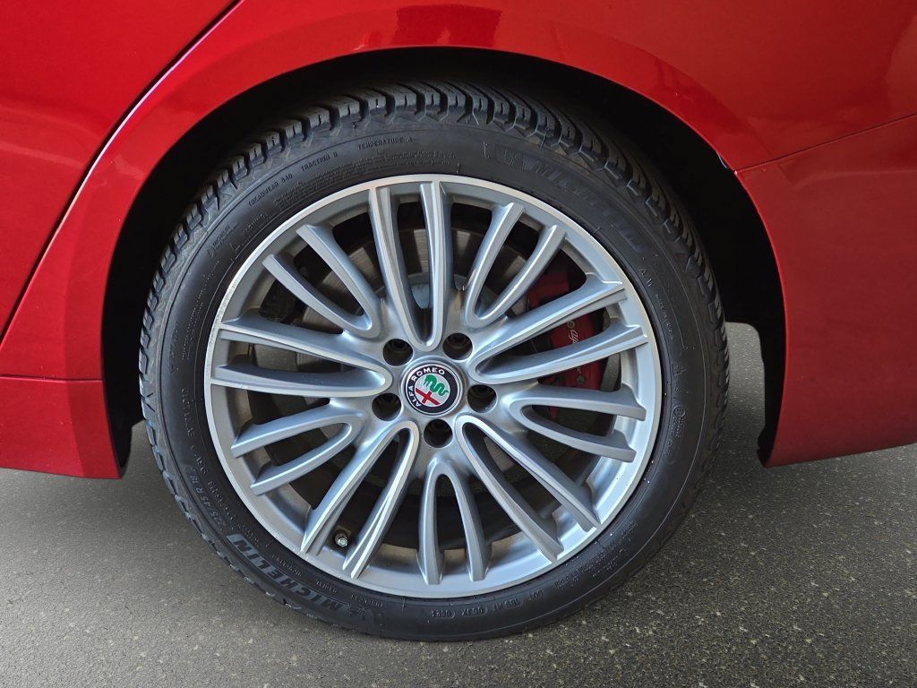 Used 2019 Alfa Romeo Giulia Ti w/ Quick Order Package 22X Lusso AWD/4WD image 34
