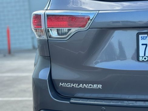Used 2015 Toyota Highlander Limited Platinum image 11