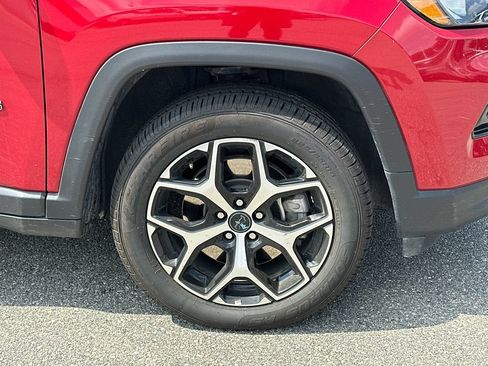 Used 2025 Jeep Compass Limited AWD/4WD image 12