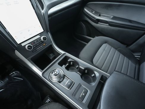 Used 2023 Ford Edge SE image 11