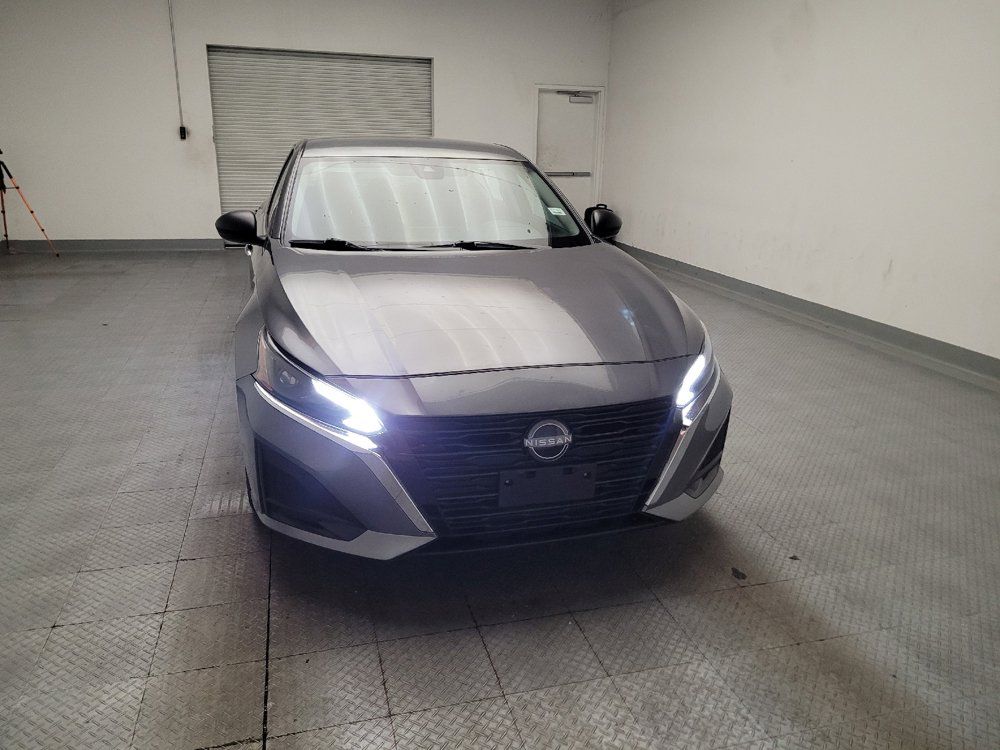 Used 2024 Nissan Altima 2.5 SV FWD image 14