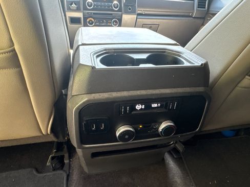 Used 2018 Ford Expedition XLT w/ Equipment Group 201A RWD image 19