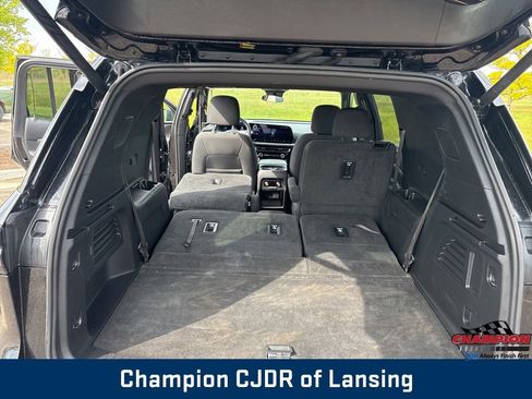 Used 2024 Chevrolet Traverse LT AWD/4WD image 20
