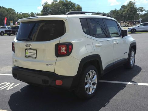 Used 2016 Jeep Renegade Latitude FWD image 5