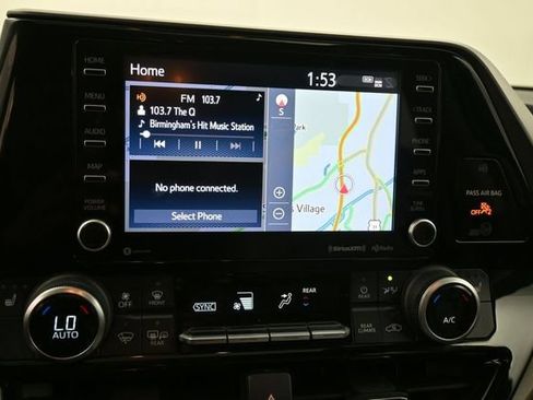 Used 2022 Toyota Highlander XLE AWD/4WD image 10