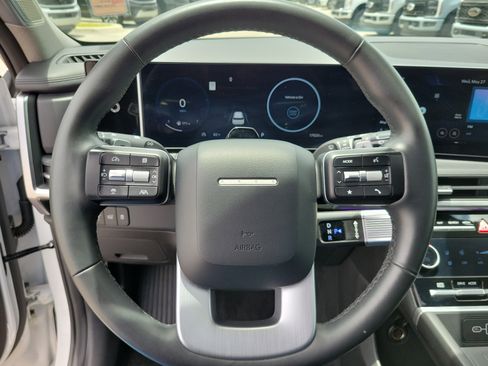 Used 2025 Hyundai Santa Fe Limited FWD image 23