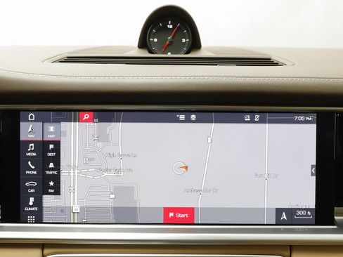 Used 2018 Porsche Panamera 4 image 10