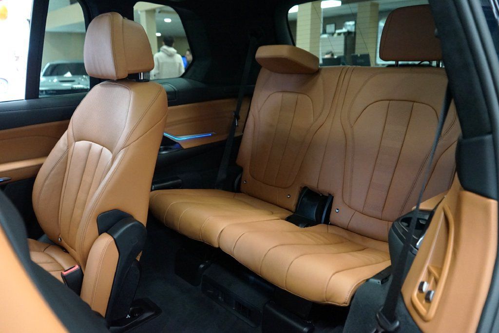 Used 2022 BMW X7 xDrive40i w/ M Sport Package AWD/4WD image 17