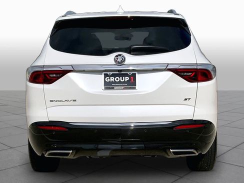 Used 2022 Buick Enclave Essence w/ Sport Touring Edition FWD image 5