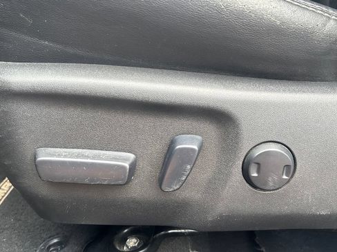 Used 2014 Toyota Camry SE FWD image 9