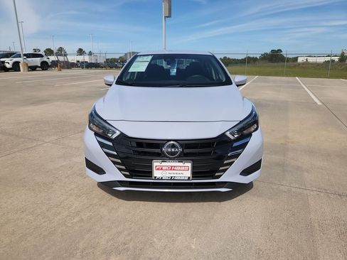 Used 2025 Nissan Versa SV image 9