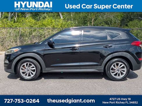 Used 2016 Hyundai Tucson SE w/ Option Group 02 FWD image 2