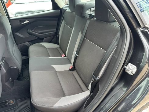 Used 2013 Ford Focus SE w/ SE Winter Pkg FWD image 10