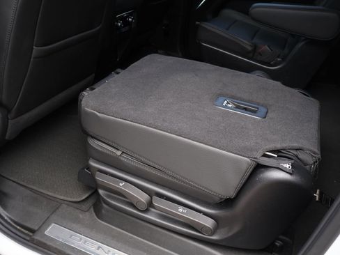 Used 2025 GMC Yukon XL Denali AWD/4WD image 17