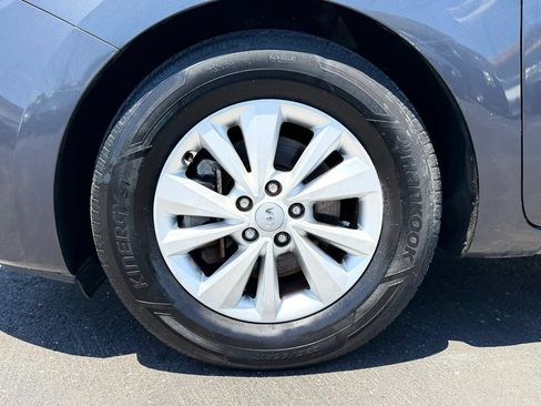 Used 2017 Kia Sedona LX w/ LX Essentials Premium Package FWD image 44