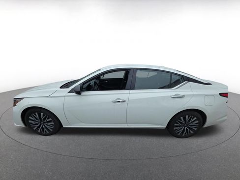 Used 2025 Nissan Altima 2.5 SV image 4